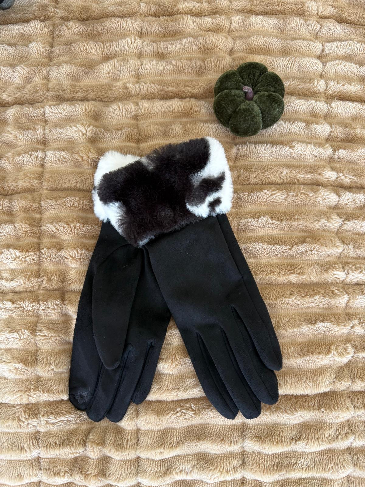 Faux fur gloves