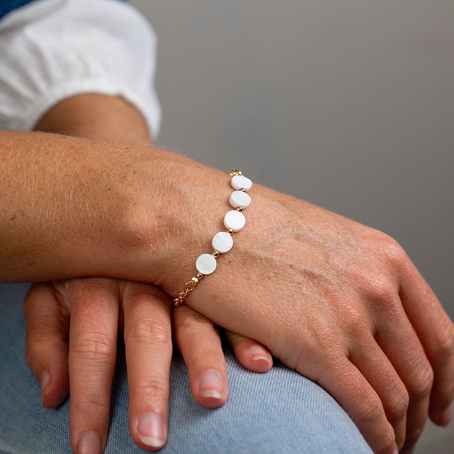 Golden chain and pearl discs bracelet